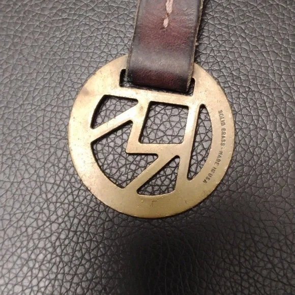 VINTAGE THE MARLBORO SOLID BRASS AND LEATHER KEY CHARM NRMINT CONDITION - Picture 5 of 5